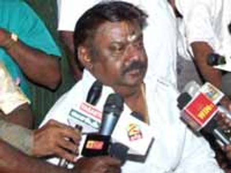 பர்கூரில் வேட்பு மனு நிராகரிப்பு - நரேஷ்குப்தாவிடம் தேமுதிக புகார்