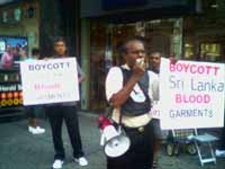 யுஎஸ்: இலங்கை பொருட்களை புறக்கணிக்கக் கோரி தமிழர்கள் போராட்டம்