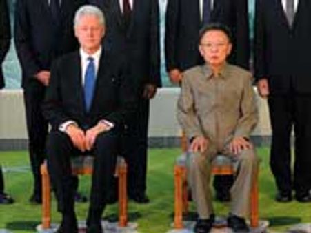 கிளின்டன்-கிம் பேச்சு: இரு யுஎஸ் நிருபர்களும் விடுதலை