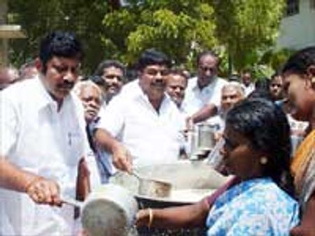 தீப்பெட்டி ஆலைகள் மூடல்-'கஞ்சித் தொட்டி' திறந்த அதிமுக