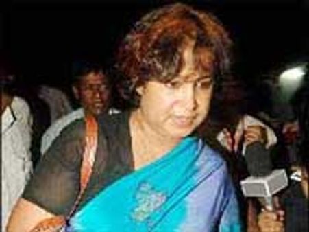 டெல்லி வந்தார் தஸ்லீமா-ரகசிய இடத்தில் தங்க வைப்பு