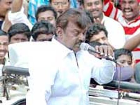 திருச்சிக்கு வடக்கே கூட்டணியின்றி போட்டியிட அழகிரி தயாரா - விஜயகாந்த பதிலடி