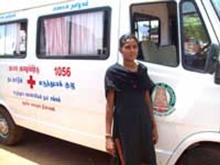 உயரிய சேவையில் ஆலங்குளம் பெண் ஆம்புலன்ஸ் டிரைவர்