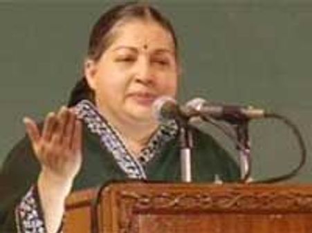 பன்றிக் காய்ச்சல்: தமிழக அரசு மெத்தனம்-ஜெ கடும் கண்டனம்