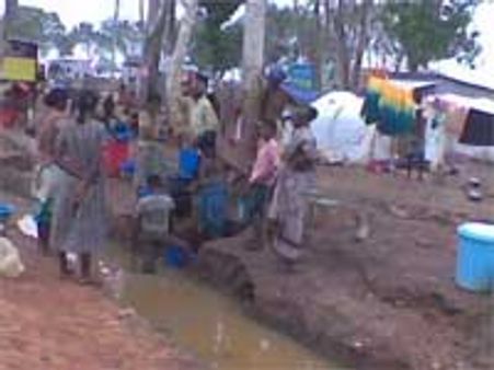 இலங்கை முகாம்களில் வெள்ளத்தில் தவிக்கும் தமிழர்கள்
