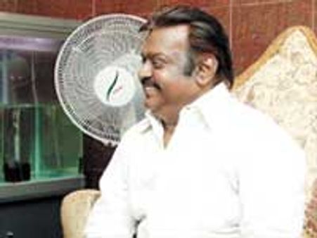 அசைக்க முடியாத சக்தி தேமுதிக-விஜய்காந்த்