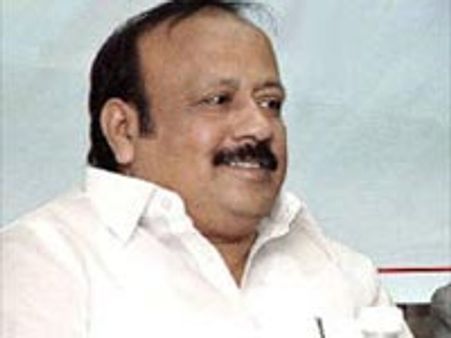 மதுரையில் 14 பேருக்கு ஆபரேஷன் - கின்னஸ் சாதனைக்கு அனுப்பபப்பட மாட்டாது: அமைச்சர்