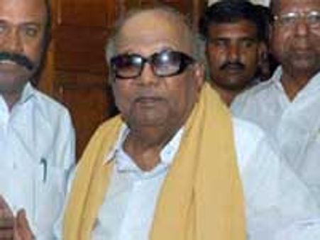 தெரிந்ததைச் சொல்ல விஜயகாந்த்துக்கு ஏன் தயக்கம்? கருணாநிதி