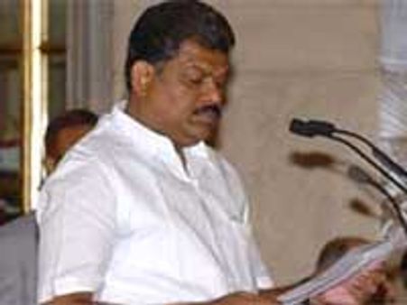 சென்னையில் மூப்பனார் நினைவு தின போஸ்டர்-வாசன் மீது புகார்