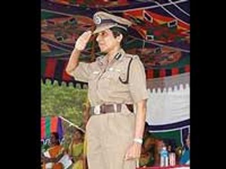 தமிழகத்தின் முதல் பெண் டிஜிபி ஆனார் லத்திகா சரண்