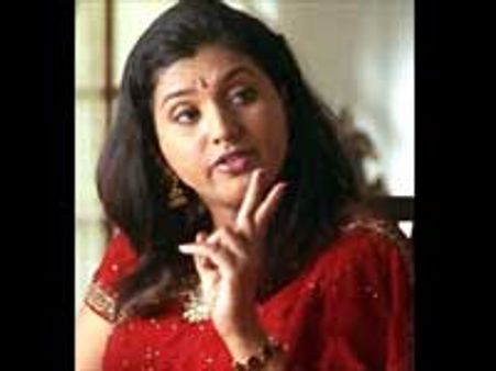 பலத்த எதிர்ப்புக்கிடையே காங்கிரஸில் சேர்ந்தார் ரோஜா!