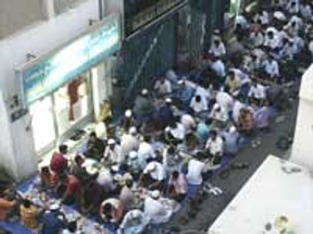 துபாயில் அர‌பிய‌ரும் விரும்பி அருந்தும் த‌மிழ‌க‌ நோன்புக் க‌ஞ்சி