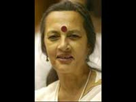 உத்தப்புரம் செல்ல முயன்ற பிருந்தா காரத் மதுரையில் கைது