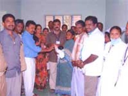 அரசு மருத்துவமனையில் பிறந்த குழந்தைக்கு டாக்டர்கள் தங்க மோதிரம்!!