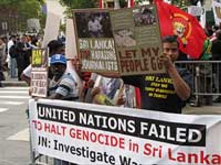 இனப்படுகொலையைக் கண்டித்து ஐ.நா. முன்பு தமிழர்கள் ஆர்ப்பாட்டம்