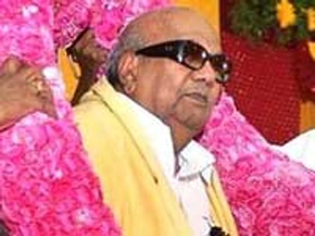 திமுக விழா-அண்ணா வீட்டில் கருணாநிதி