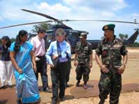 வவுனியா தமிழர் முகாம்-ஐ.நா. தூதர் திருப்தி!