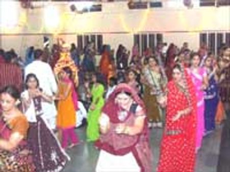 செங்கோட்டையில் குஜராத் மக்கள் தசரா கொண்டாட்டம்