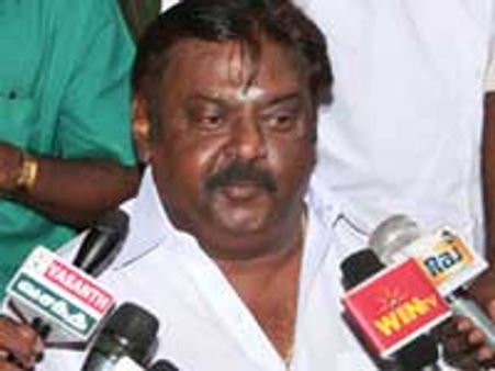 டெல்லியில் விஜயகாந்த் நாளை உண்ணாவிரதம்- குவியும் தொண்டர்கள்