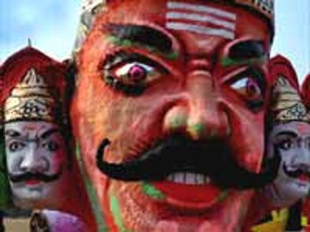 தசராவுக்குப் போட்டியாக தலித்கள் நடத்திய ராவண மேளா