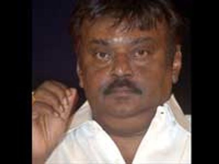 நவீன ராவணன் ராஜபக்சே-டெல்லி உண்ணாவிரதத்தில் விஜயகாந்த் தாக்கு