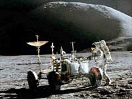 நீர் கண்டுபிடிக்கப்பட்டதன் எதிரொலி-நிலவில் இடம் வாங்க போட்டா போட்டி