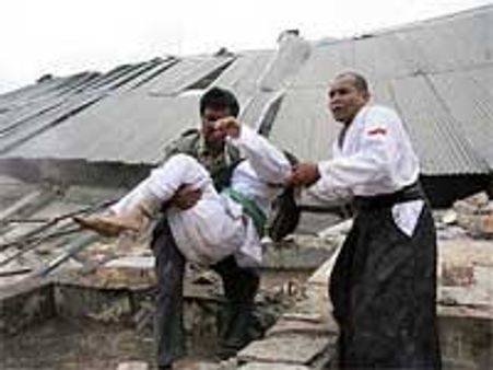 இந்தோனேஷியா பூகம்பம்-1000க்கும் மேற்பட்டோர் பலி