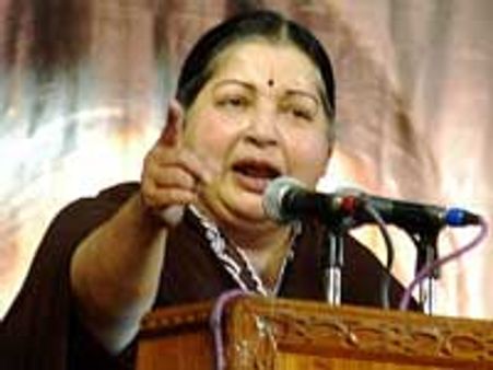 முல்லைப் பெரியாறு: கருணாநிதி துரோகம்-ஜெ