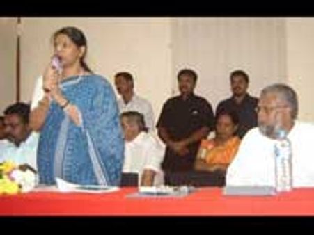 யாழ்ப்பாணம் பல்கலைக்கழக மாணவர்கள் சரமாரி கேள்வி - டி.ஆர்.பாலு திணறல்