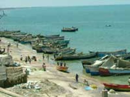 இலங்கையில் தமிழக குழு - தமிழக மீனவர்களை தாக்கிய இலங்கை கடற்படை!