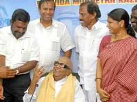 58,000 தமிழர்கள் இன்று முதல் 15 நாட்களுக்குள் வீடு திரும்புவார்கள்- கருணாநிதி