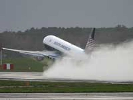 மும்பையில் தரையிறக்கப்பட்ட யுஎஸ் விமானம்