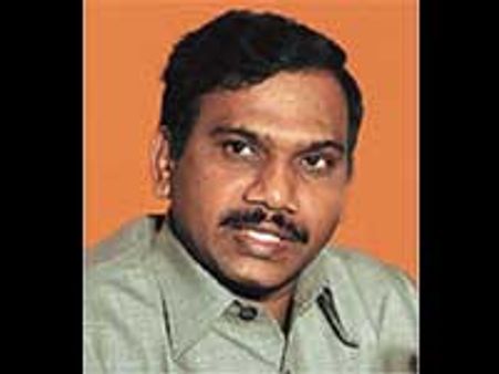 ஸ்பெக்ட்ரம் ஊழல்-அமைச்சர் ராஜா அலுவலகத்தில் சிபிஐ ரெய்ட்