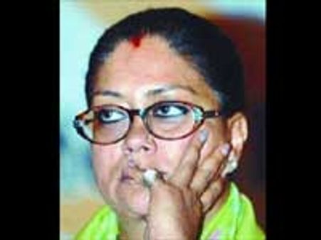 ராஜினாமா செய்து வசுந்தரா தரும் புதிய நெருக்கடி!