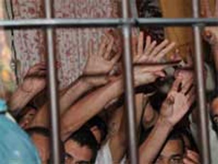 பிரேசில் சிறையில் கலவரம்-7 கைதிகள் எரித்து கொலை