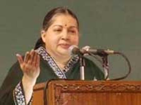 கடவுள் நம்பிக்கை: தன் முகமூடியை தானே கிழித்த கருணாநிதி - ஜெ.