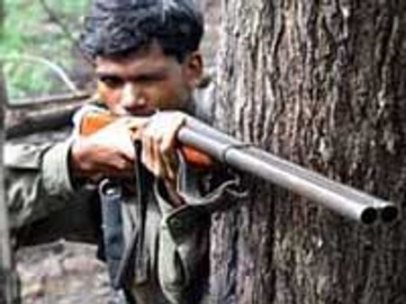 ராஜதானி ரயிலை நிறுத்தி டிரைவரை கடத்திய நக்ஸல்கள்