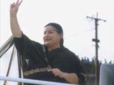 ரவுடிகளை கண்டு அஞ்சும் நிலையில் போலீசார்-அதிமுக