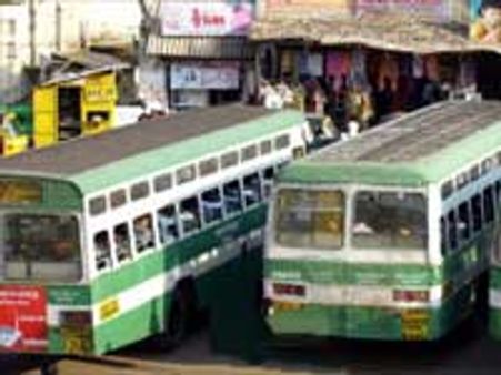 ஓடும் பஸ்சி்ல் டிரைவருக்கு திடீர் வலிப்பு-பயணிகள் தப்பினர்!