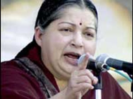 கருணாநிதியின் சுருதி குறைகிறது-ஜெயலலிதா