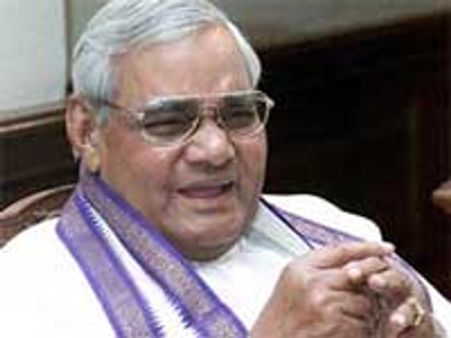 வாஜ்பாயை விமர்சிக்கும் புத்தகம்-வெளியிட்ட சுதர்ஷன், ஜோஷி!!