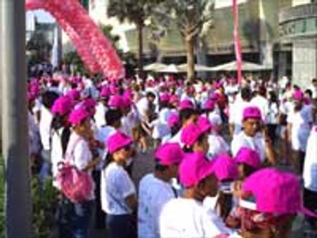துபாயில் கேன்சர் விழிப்புணர்வு நடைப்பயண நிகழ்ச்சி