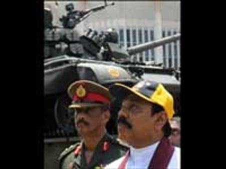 பொன்சேகா ராஜினாமா-அரசியலில் குதிக்கிறார்