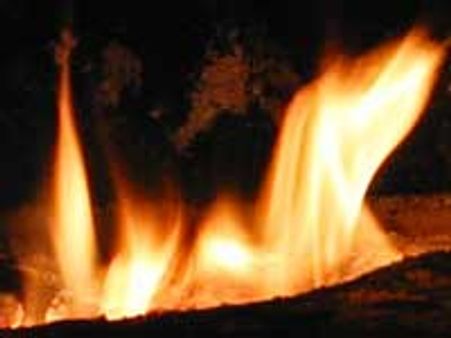 தீயில் தூங்கும் தஞ்சை சாமியார்-குல்பர்காவில் பரபரப்பு