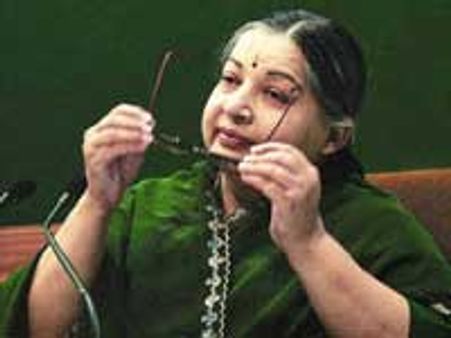 தனக்கு வந்தால் 'அலறல் வலி'.. பிறர்க்கு வந்தால் 'மெளன வலியா?'-ஜெ. கேள்வி