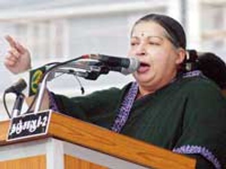 திருச்செந்தூர், வந்தவாசி இடைத்தேர்தலில் போட்டி- ஜெ