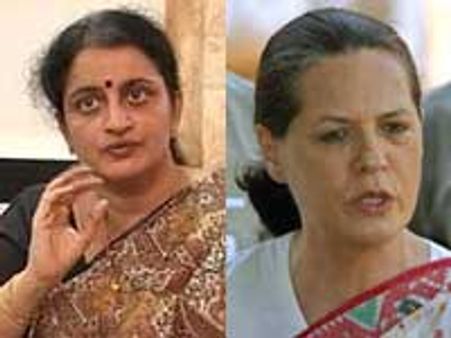 கசாப்பை தூக்கிலிடுங்கள்: சோனியாவை சந்தித்து கர்கரே மனைவி கோரிக்கை