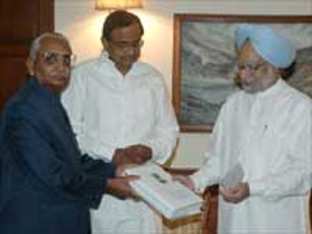 லிபரான் அறிக்கை: நாடாளுமன்றத்தில் தாக்கல் செய்தார் ப.சி-அயோத்தியில் தீவிர பாதுகாப்பு