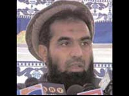 மும்பை தாக்குதல்-லக்வி, 6 பேர் மீது குற்றச்சாட்டு பதிவு செய்தது பாக்.