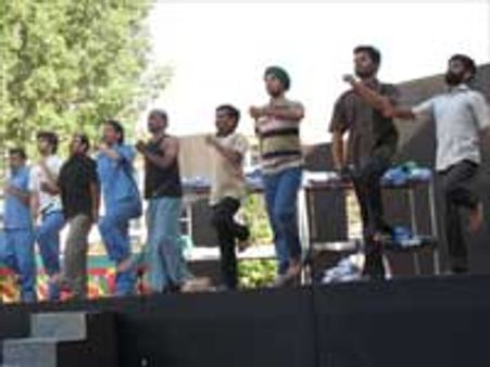 துபாயில் தொழிலாள‌ர்க‌ளுக்காக‌ சிற‌ப்புக் க‌லை நிக‌ழ்ச்சி